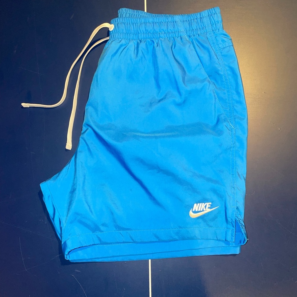 NIKE SHORTS
